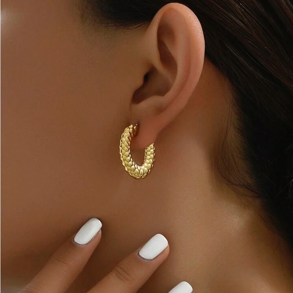 NEW💎18K Gold Textured Hoop Earrings* - Picture 4 of 5